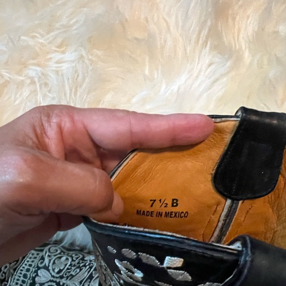 Old Gringo Black and Tan Leather Boots - Picture 4 of 6